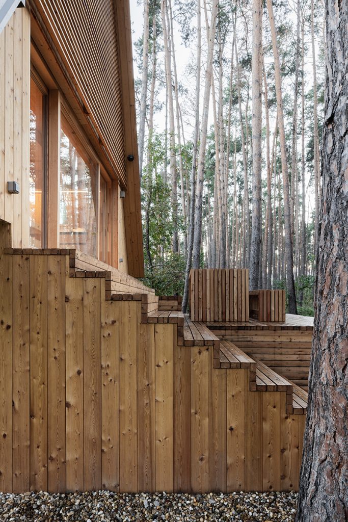 Drevené schodiskové terasy - Rekreačná chata Tomky v Borskom Svätom Juri
