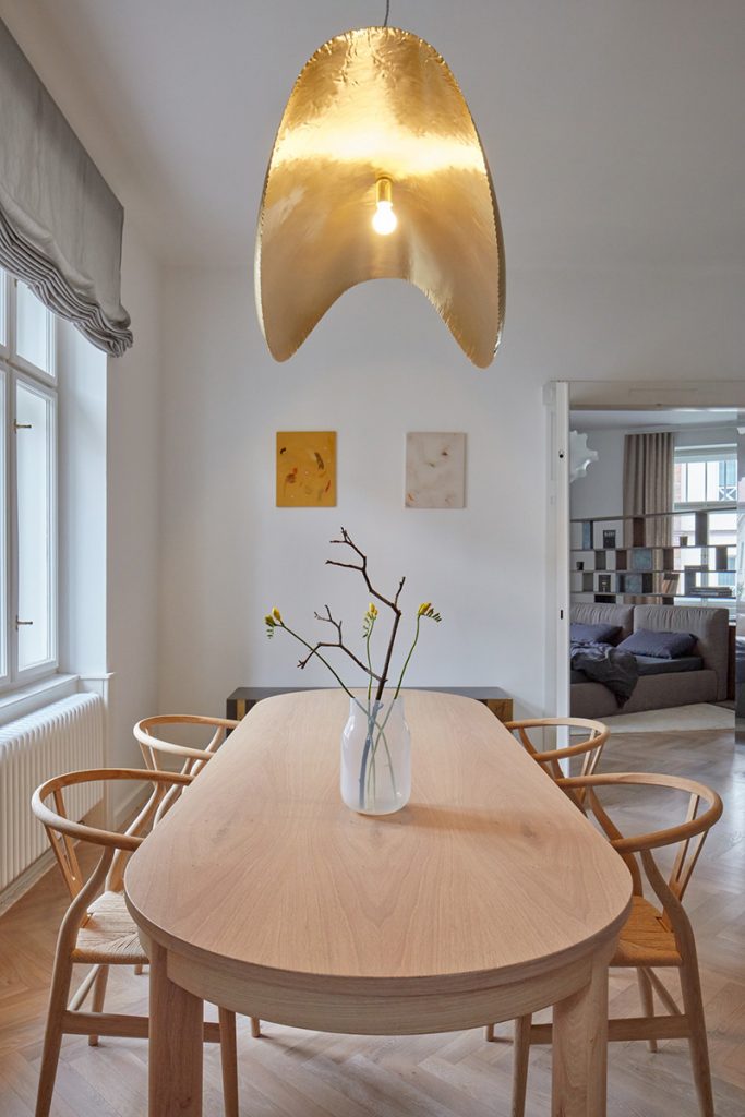 Jedálenský stôl - Rekonštrukcia staršieho bytu v Prahe