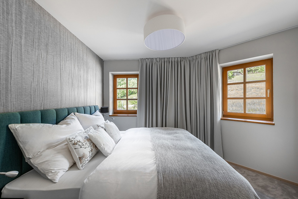 Spálňa - Premena hotelového mezonetu na bývanie