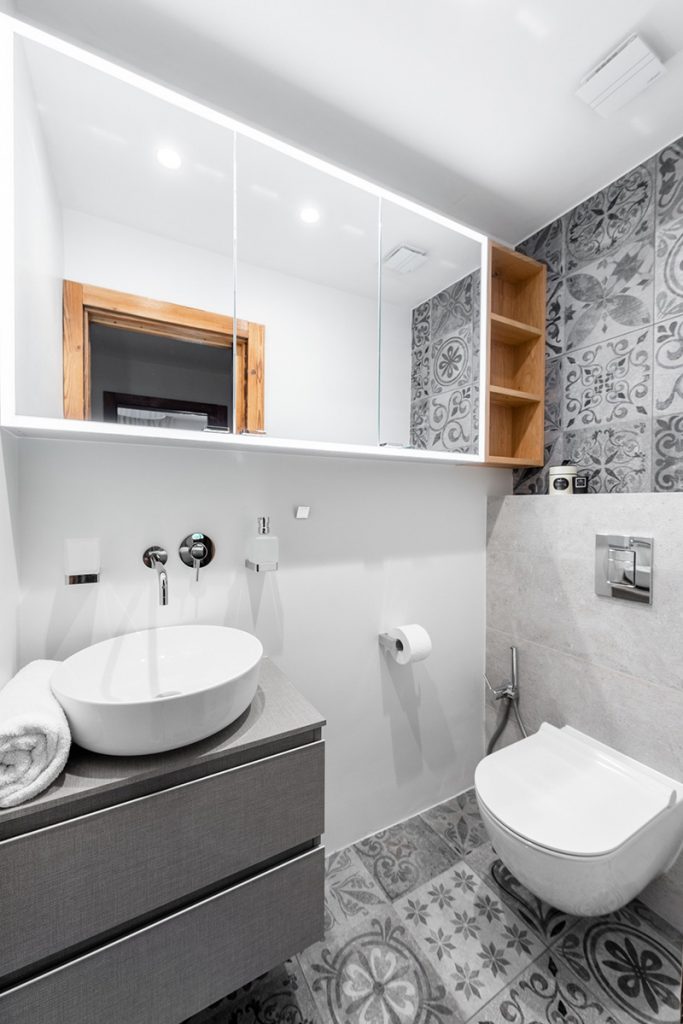 Kúpeľňa - Premena hotelového mezonetu na bývanie