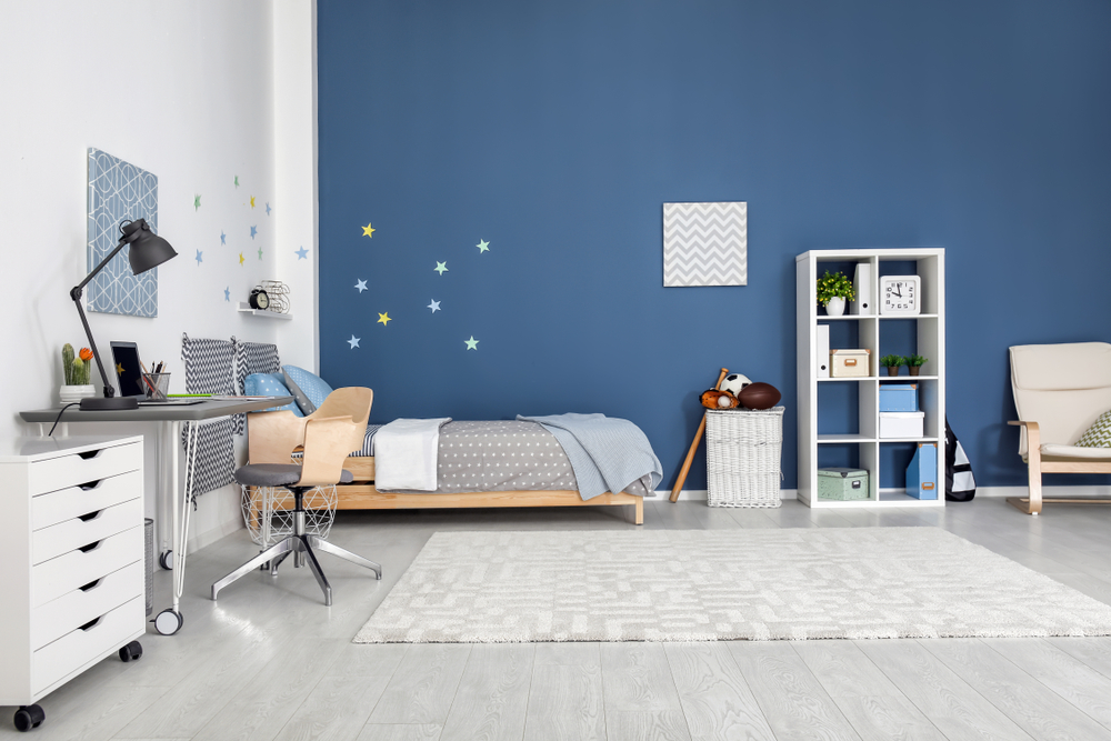 detská izba s modrou stenou
