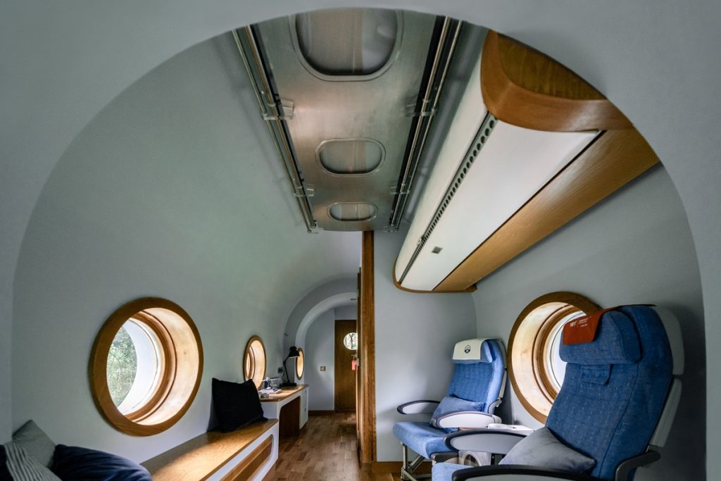 interiér inšpirovaný retro lietadlom