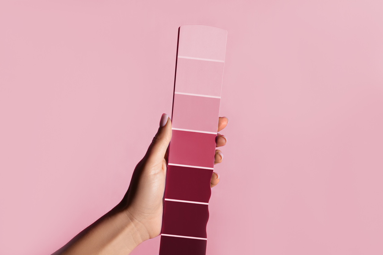 Farbou roka 2023 je purpurový odtieň Viva Magenta.