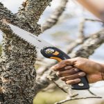 píla Fiskars_Plus_Folding_Saw_SW68_action_05_1x1