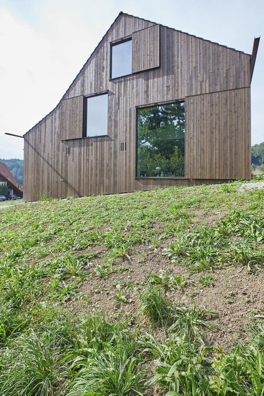 Obytná stodola v zelenom svahu