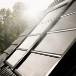 Ľahká vonkajšia roleta na solárny pohon