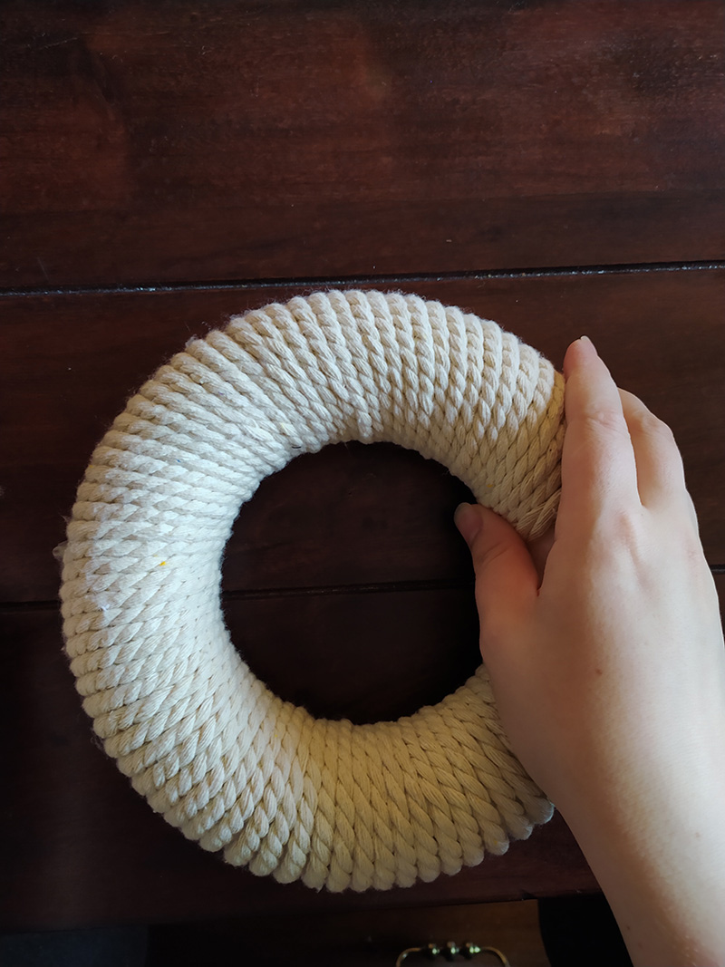 Upevnené lano na kruhu venca