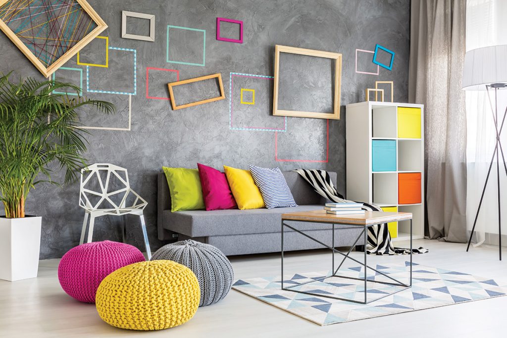 Farebné doplnky v interiéri obývačky