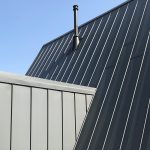 Plechová strecha modernej áčkovej chaty