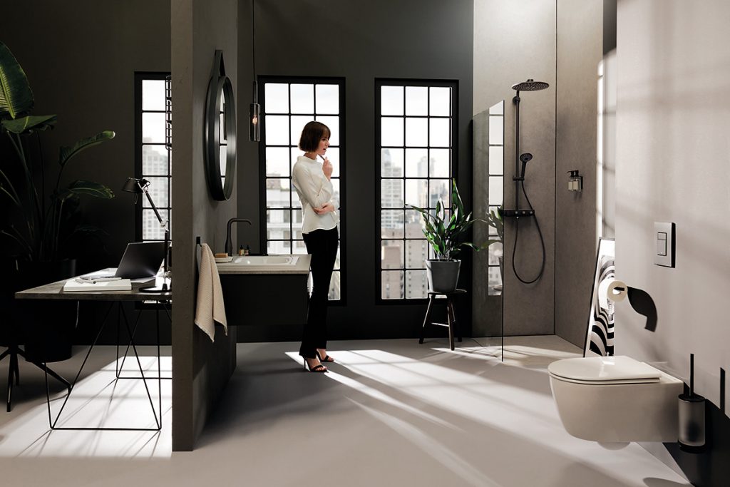 Kúpeľňa v čiernej, sivej a olivovej farebnej kombinácii