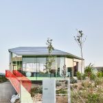 Vstup a jednoduché oplotenie - Klimatický dom v Španielsku