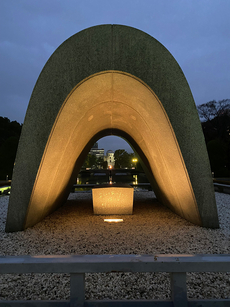 Betónový pamätník - kenotaf v Hirošime