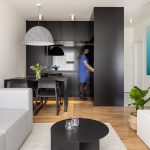 Prepojenie obývačky a kuchyne - Dvojizbový byt Pri Mýte v Bratislave