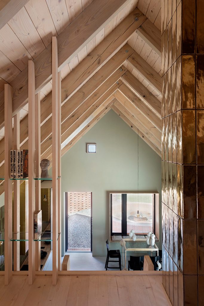Konštrukcia domu z borovicového dreva - Lesný dom v Poľsku