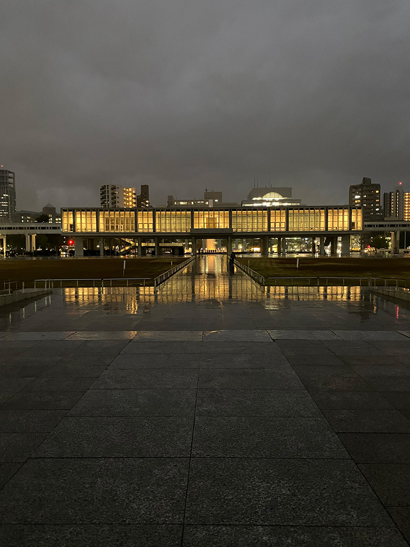 Mierové múzeum Hirošima navrhol japonský architekt Kenzō Tange. 