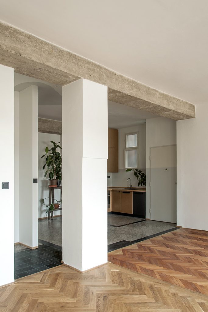 Interiér bytu v Hradci Králové po vybúraní deliacich priečok