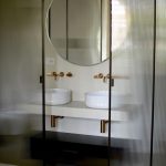 Luxusná dizajnová kúpeľňa s dvomi umývadlami