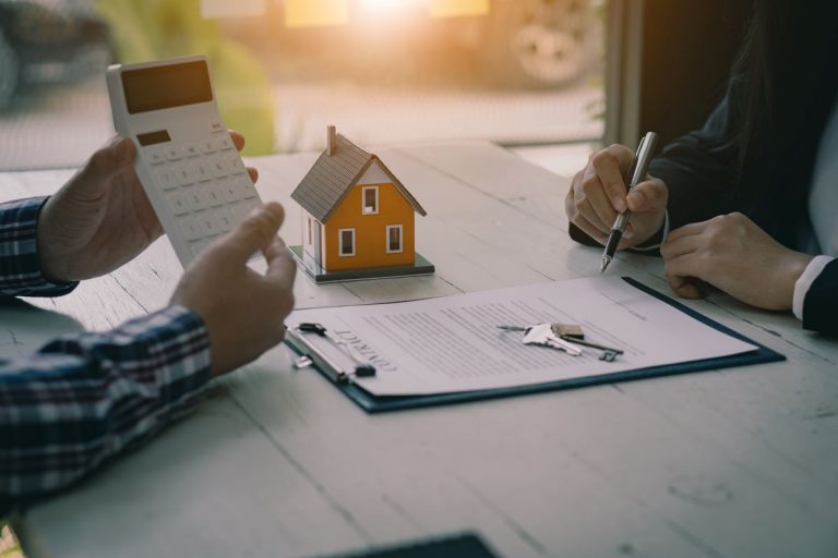 Poistenie nehnuteľnosti: Ako stanoviť správnu výšku poistnej sumy na dom či byt?
