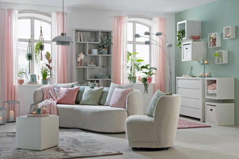 Premena obývačky lacno, rýchlo a bez búrania: pohrajte sa s pastelovými farbami, sú in!