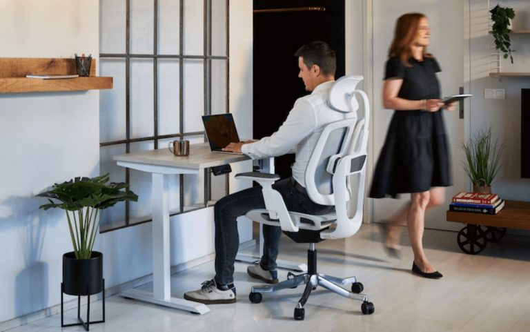 Nastaviteľné kancelárske stoličky pre udržanie zdravej chrbtice