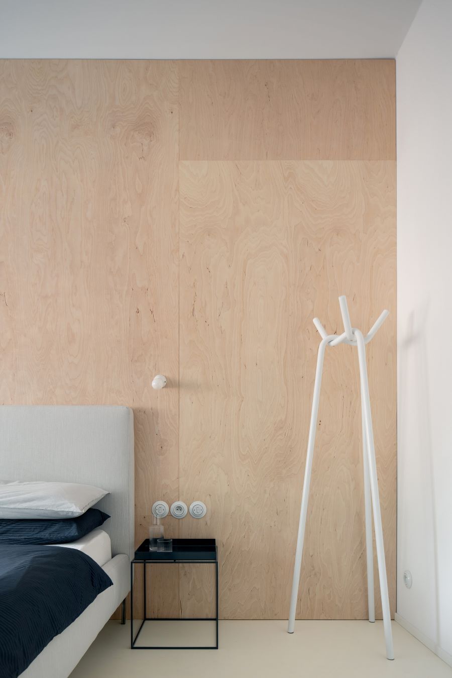 Väčšina nábytku vznikla podľa autorského návrhu architektov. 