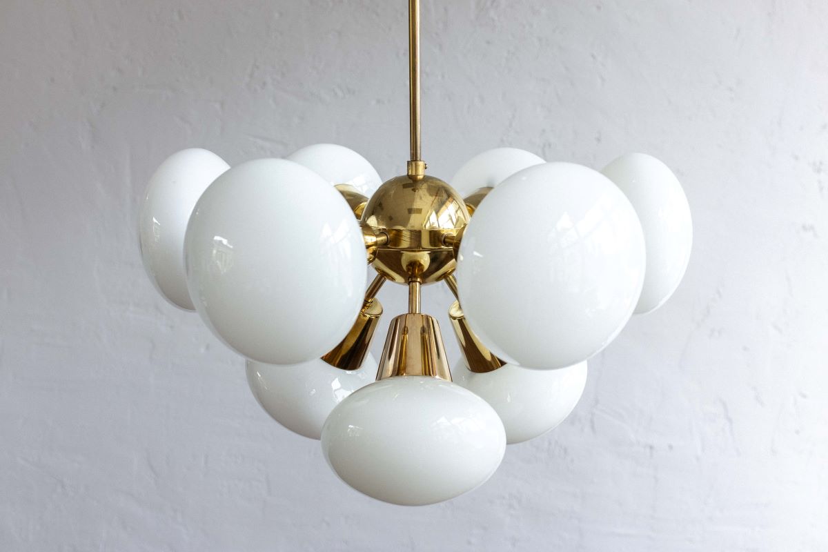 Lampa Sputnik odráža nadšenie a optimizmus 50. a 60. rokov 20. storočia, spojeným s technologickým pokrokom. Jej podoba ovplyvnila mnohých dizajnérov a dnes na trhu môžeme nájsť viaceré jej variácie.