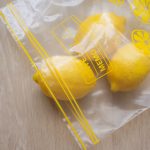 Detail na citróny v uzatvárateľnom vrecku.