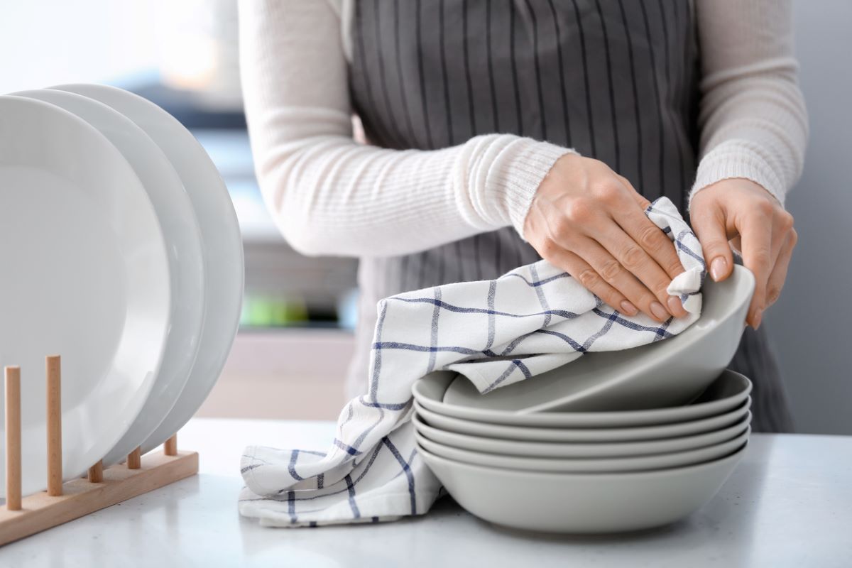 S mastnými škvrnami si vie poradiť jednoduchý domáci trik.