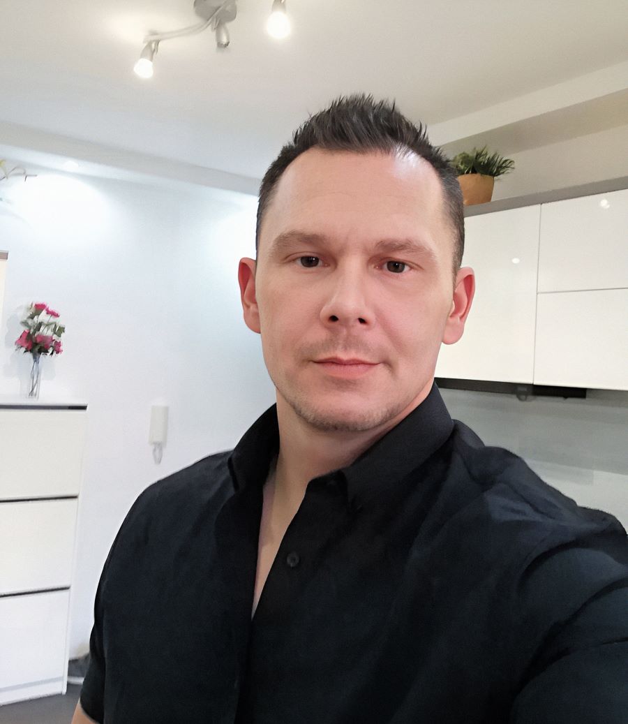 Tapetár Adam Boškovič.