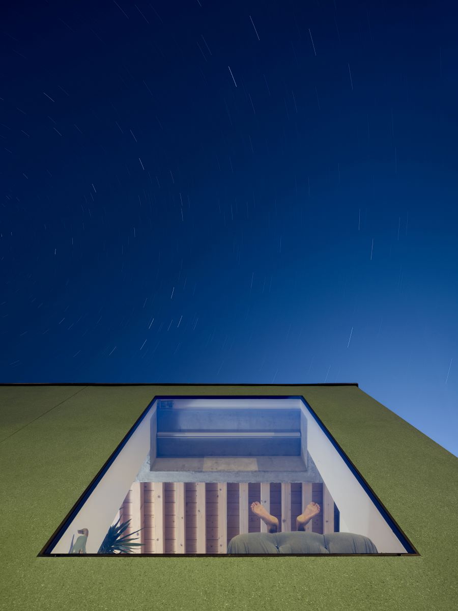 Okolitá príroda inšpirovala architektov k zvoleniu zelenej farby na fasáde domu.