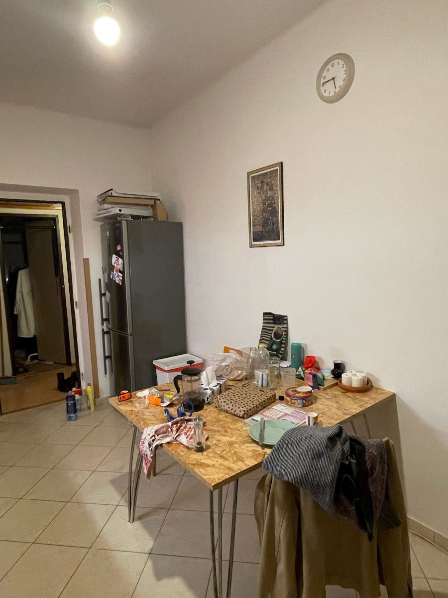 Aj chladnička zostala na rovnakom mieste, ako bola v pôvodnej kuchyni.