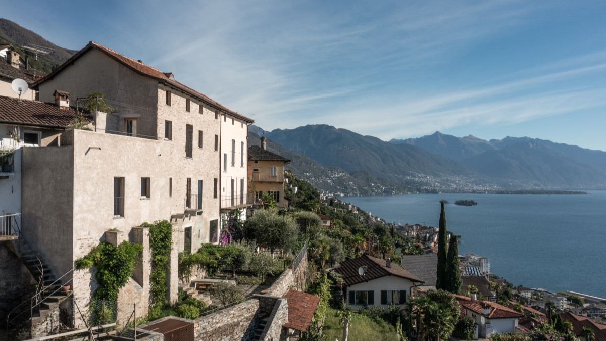 Starý kamenný som sa nachádza v španielskej obci Brissago, týčiacej sa nad jazerom Maggiore.