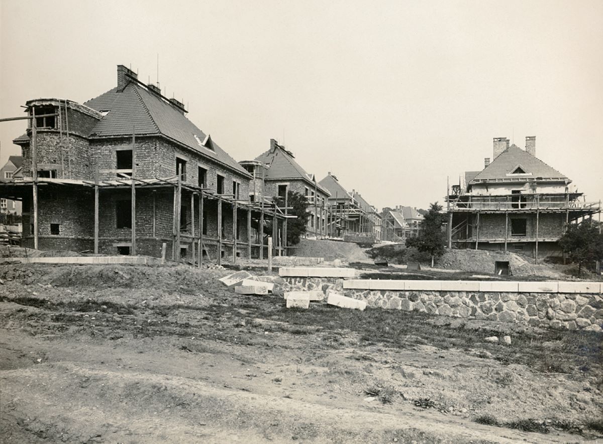 Vilová štvrť bola vystavaná v roku 1925 (fotografia z čias výstavby). 