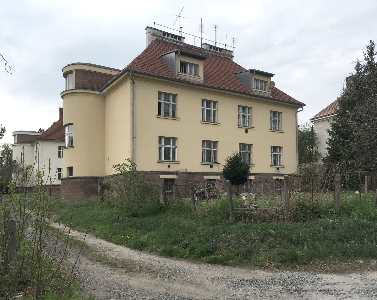 Historická vila bola pred rekonštrukciou v obývateľnom stave, no čas sa na nej už podpísal.