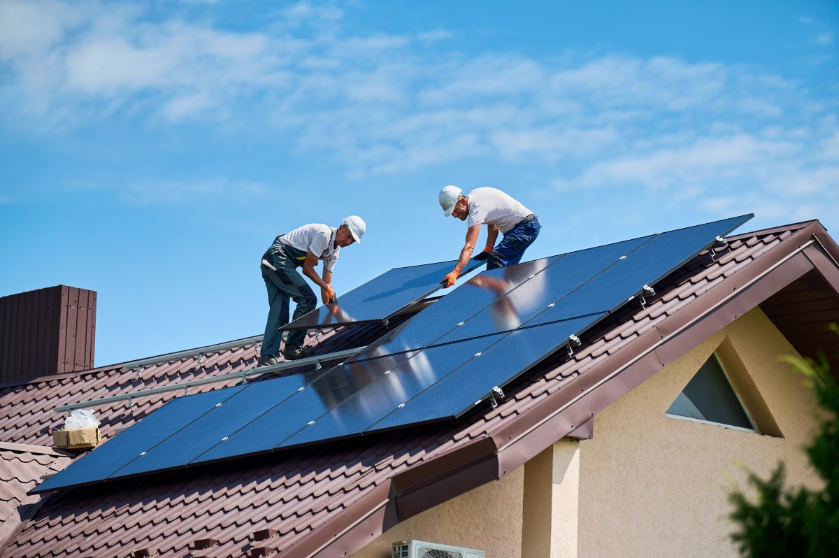 Inštaláciou solárnych panelov dokážete ušetriť na energiách a tiež znížiť svoju uhlíkovú stopu.