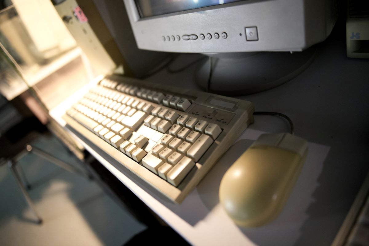 Metódu retrobright objavili v roku 2007 v Nemecku. Za ten čas sa mierne mení a inovuje, hľadajúc čo najefektívnejší spôsob.