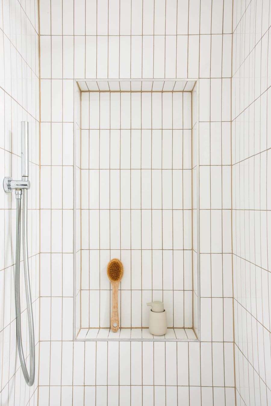 Nový sprchovací kút poskytuje majiteľom hneď dvojaký komfort – najprv pri ich vlastnej hygiene a potom pri kúpaní psieho miláčika. 