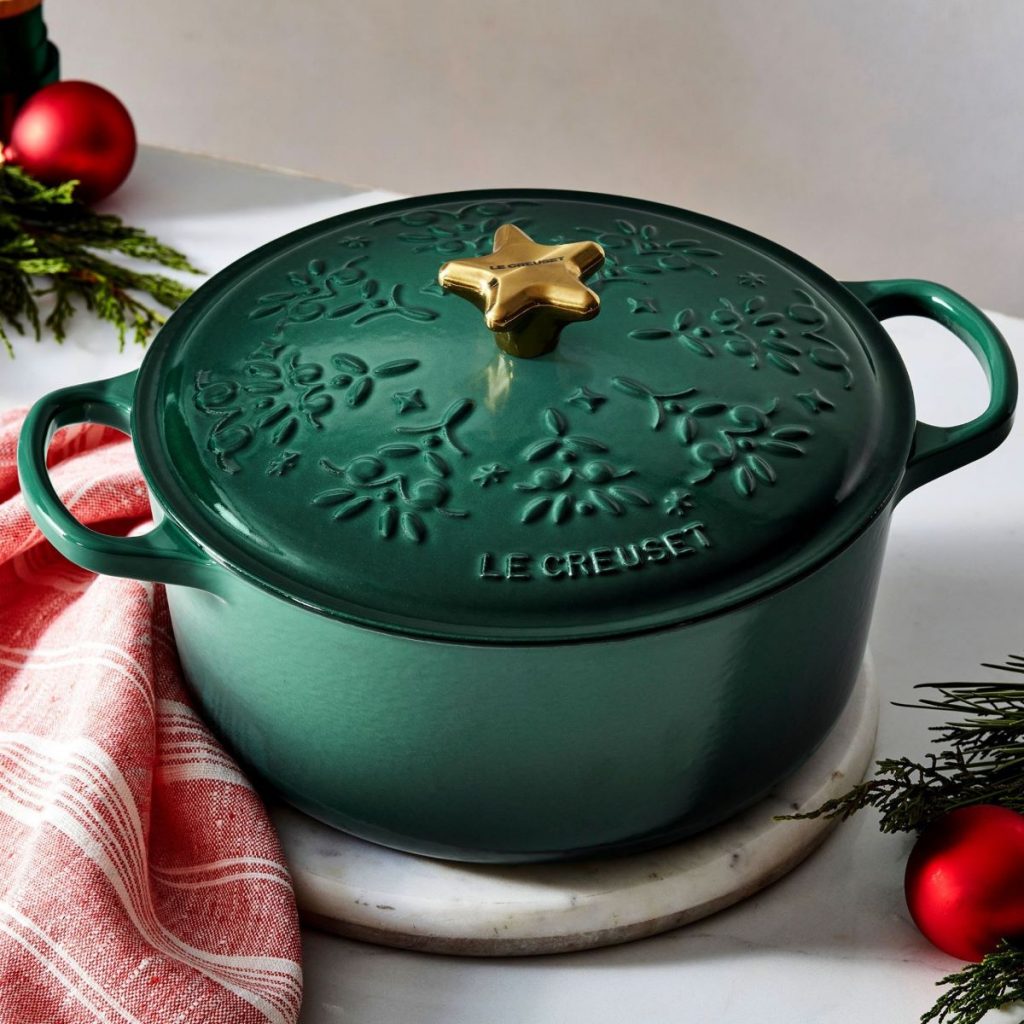 Liatinový vianočný hrniec so zlatou hviezdou 24cm / 4,2l Noel, Le Creuset.