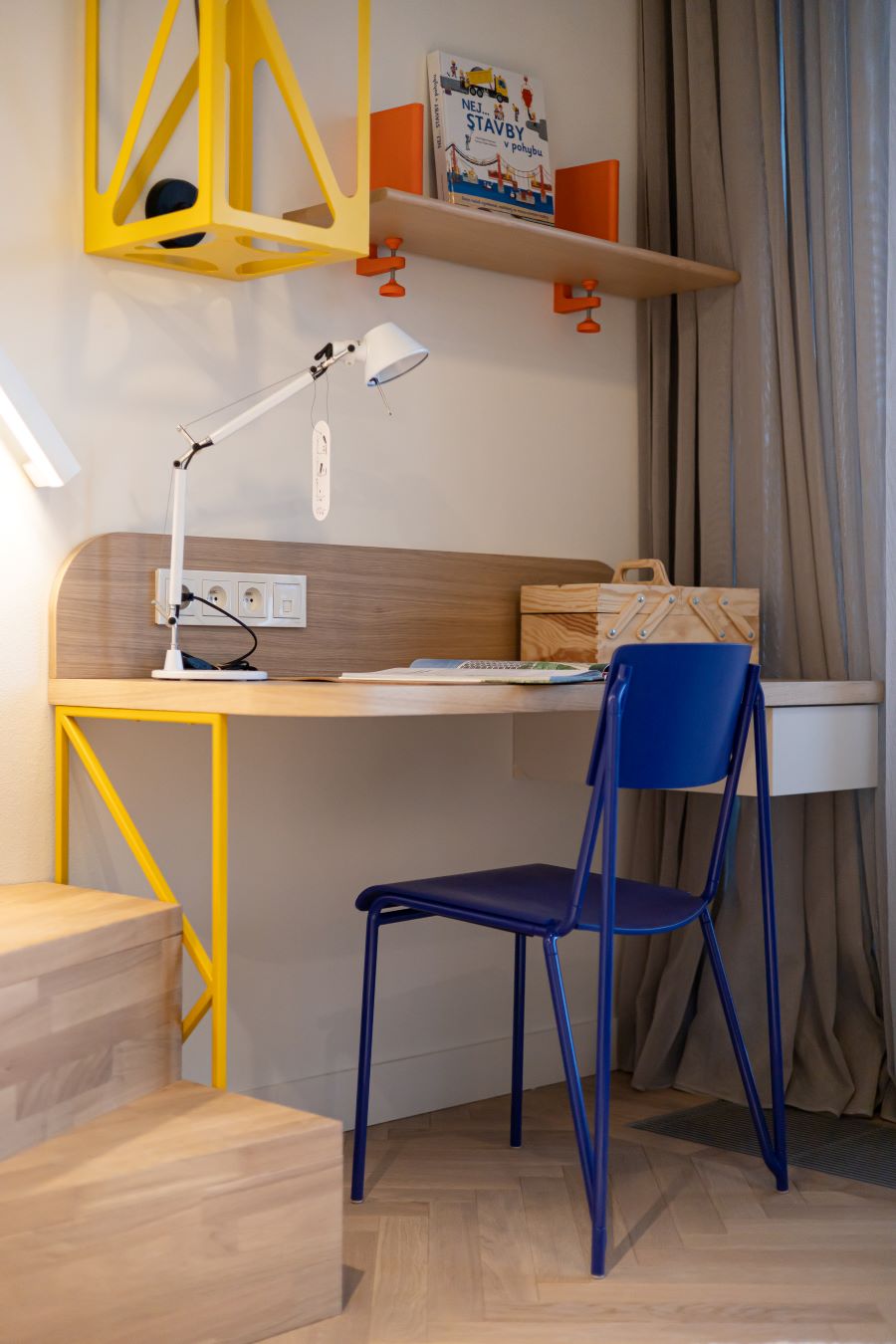 Pre majiteľov sú ich deti na prvom mieste. Aj preto je loft zariadený hravo a kreatívne.