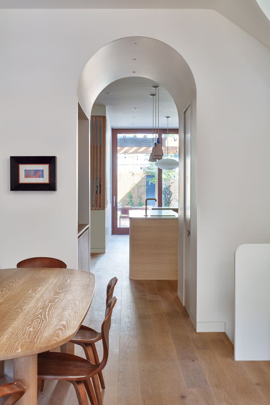 Dom má na šírku len 5 metrov, ale vďaka šikovnosti architektov pôsobí priestranne.