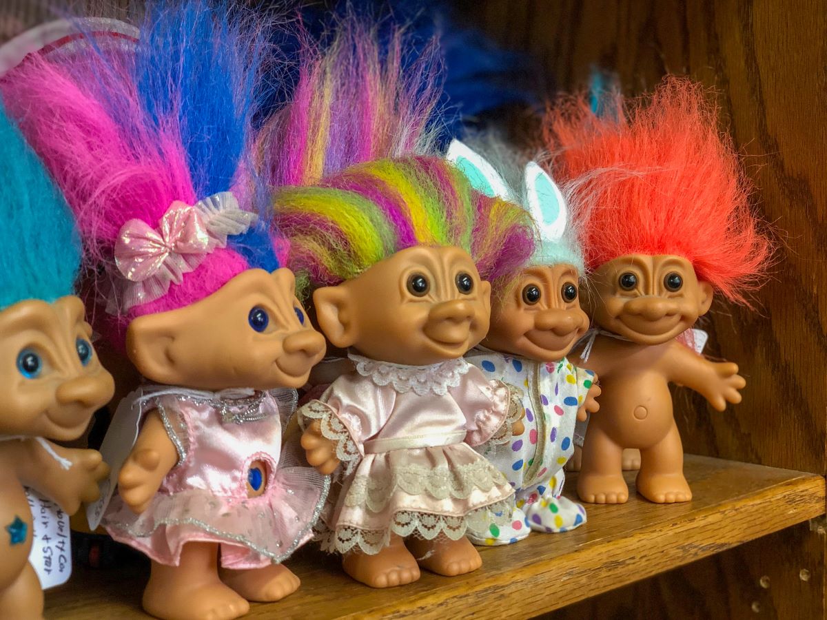 Veľkú popularitu bábik Trolls z 90 rokov využila pred pár rokmi spoločnosť Dream Works a na základe týchto postavičiek vytvorila rovnomenný animovaný film Trolls. 