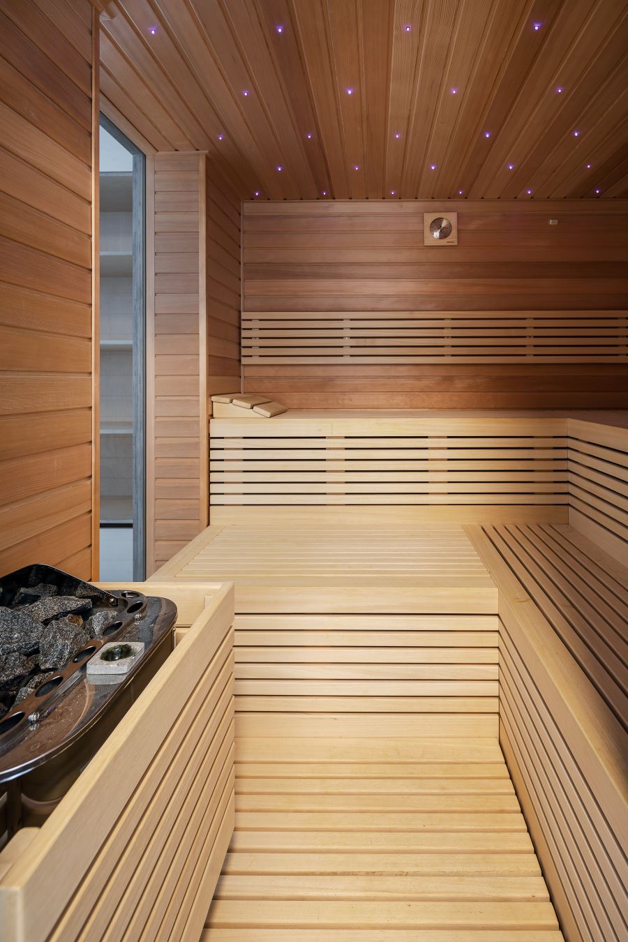 Vyššiu úroveň relaxu vytvára vlastná fínska sauna vnútri domu.