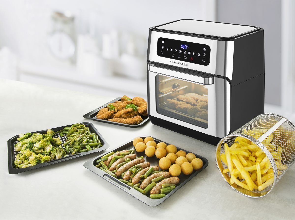 Teplovzdušná fritéza Philco PHAO 1000 má viacero funkcií.