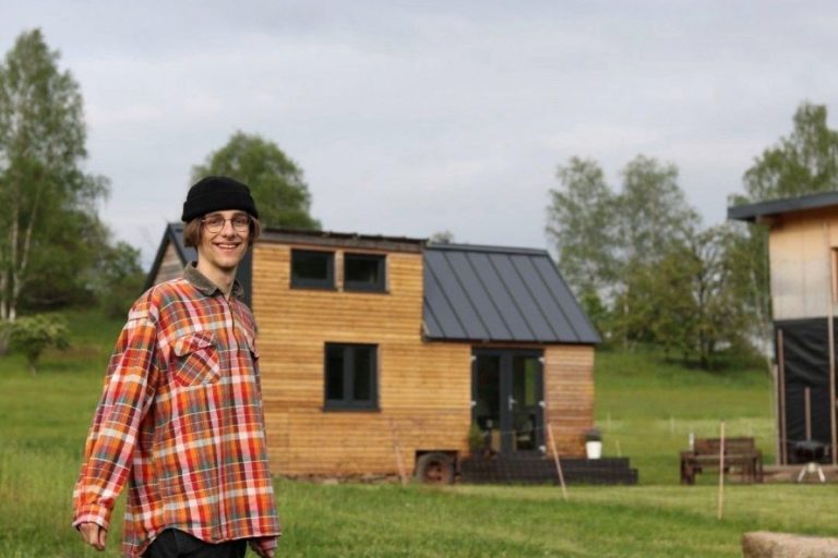 Ako tínedžer si za 18 000 eur postavil tiny house, všetko robil svojpomocne. Oddychovať ma bavilo dva týždne, užívam si, keď pracujem, vraví Radek