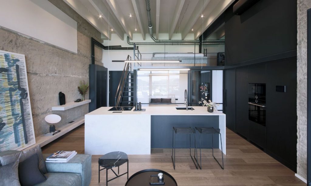 Loft s výhľadom na Prahu.