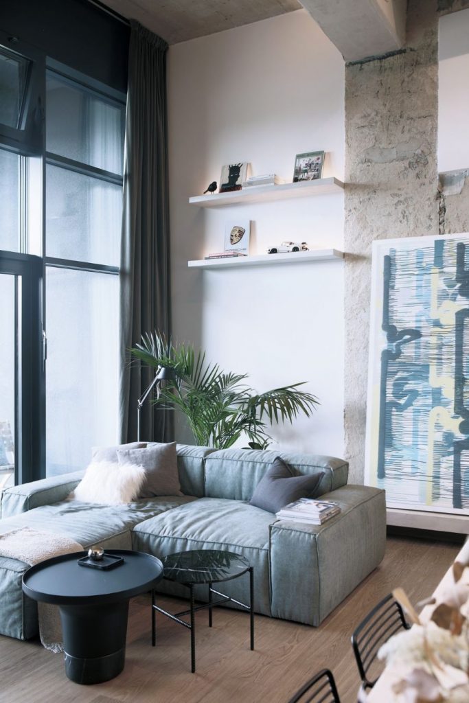 Loft s výhľadom na Prahu.