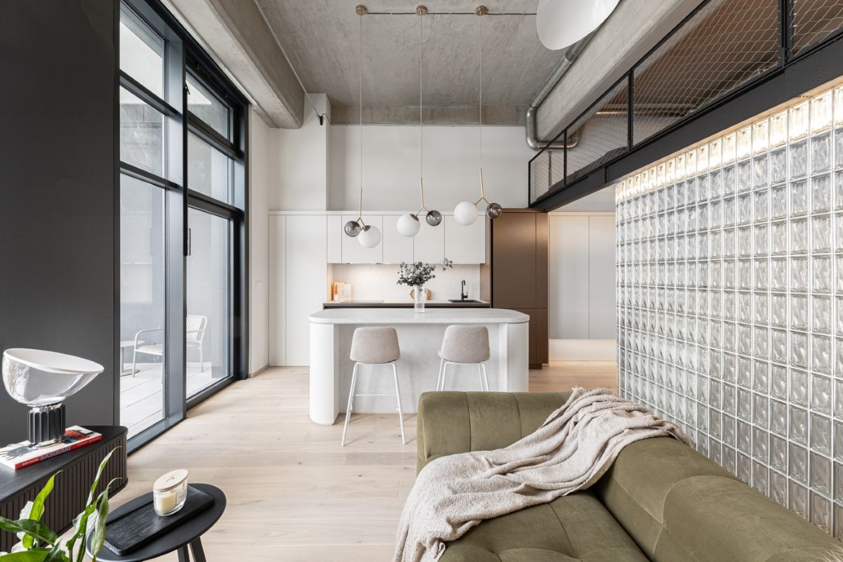 Loft s luxferami, Praha -  kategória: Súkromný interiér – rekonštrukcia; autor: Ing. arch. Michaela Záhorovská.