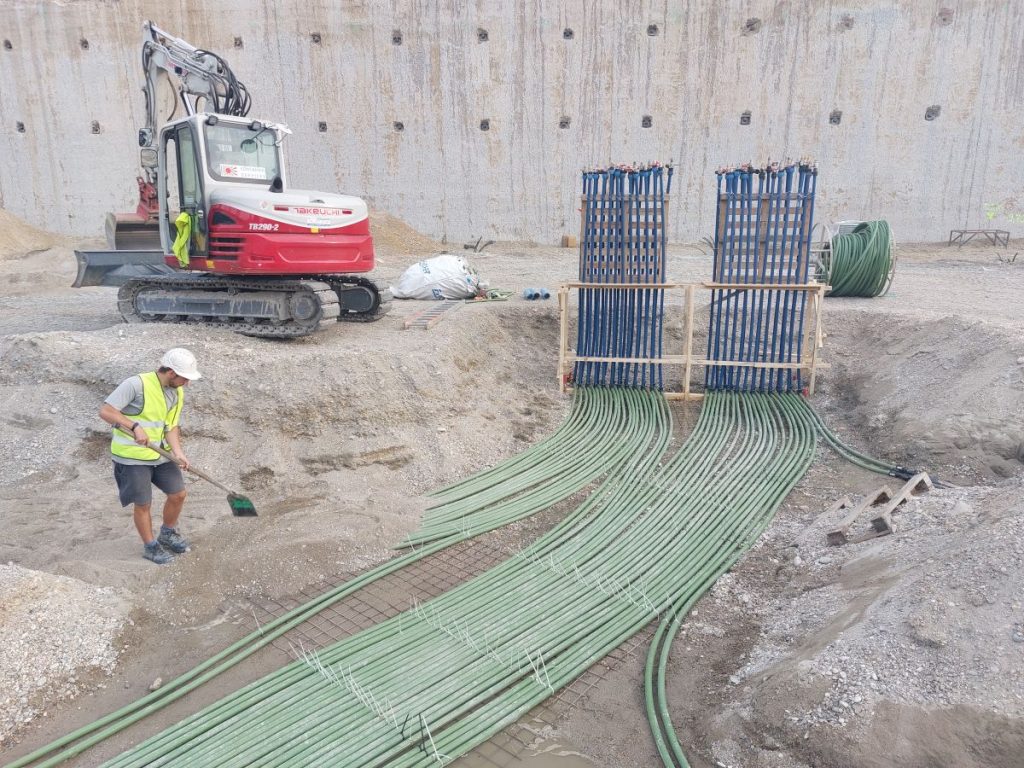 Prehľad nad pokladanými rozvodmi pre geotermálne tepelno-chladiace systémy.