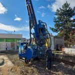 Vrtná súprava pri realizácii geotermálnych vrtov pre novú rezidenčnú štvrť v Bratislave.