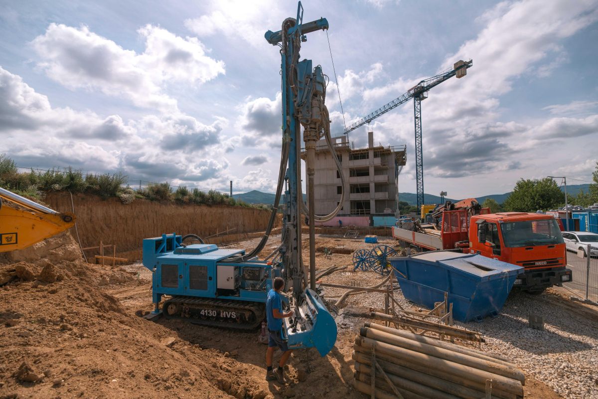 Geotermálne vrty na novostavbe bytových domov.